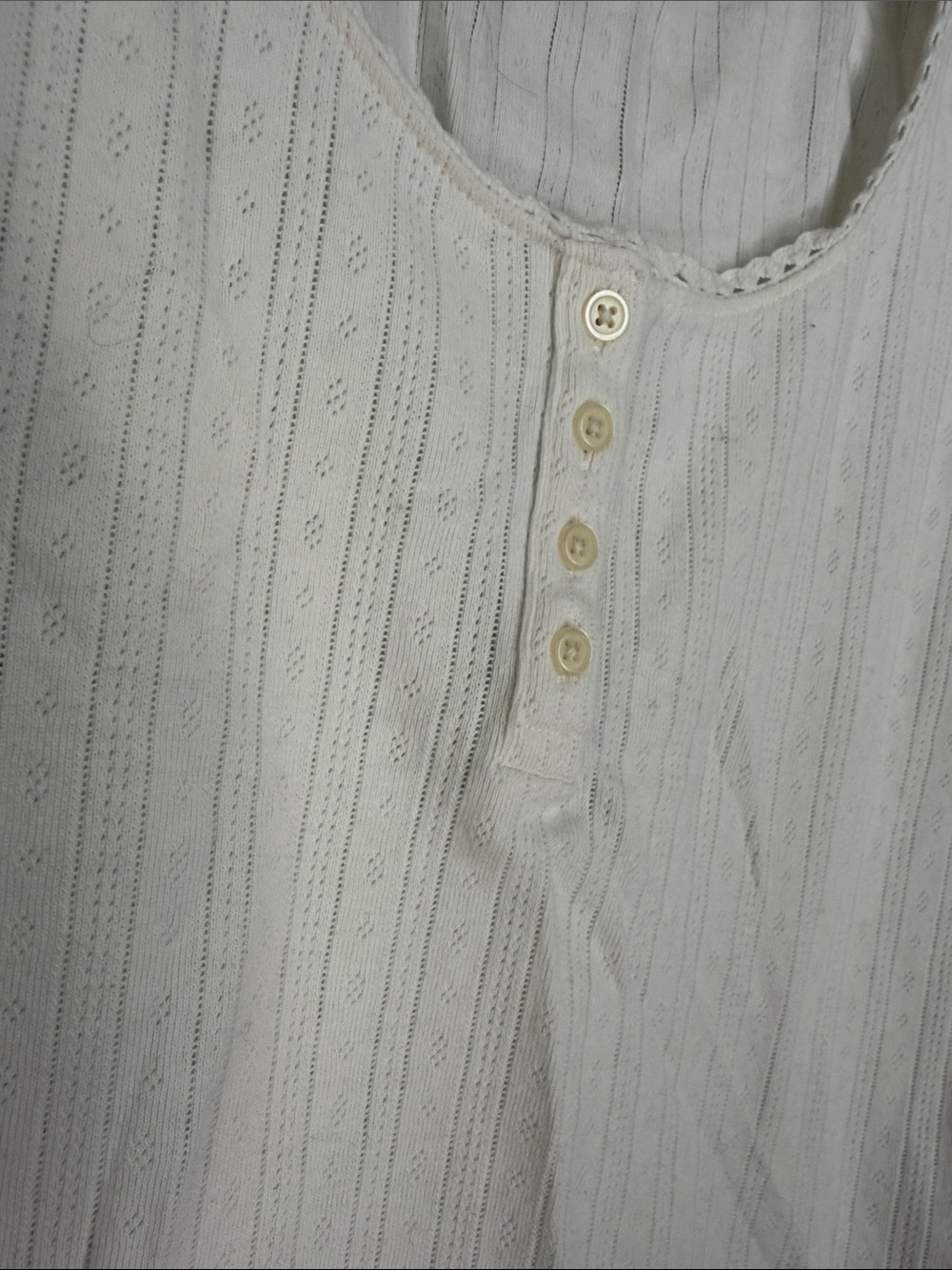 GAP Cream Ribbed Sleeveless tank with Scalloped Trim large - Picture 3 of 5